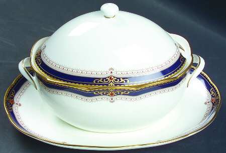 Lady Eve Gravy Boat & Lid w/Underplate