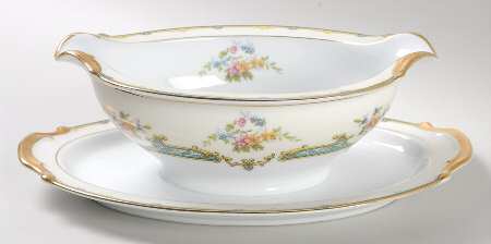 Lamara Gravy Boat with Attached Underplate