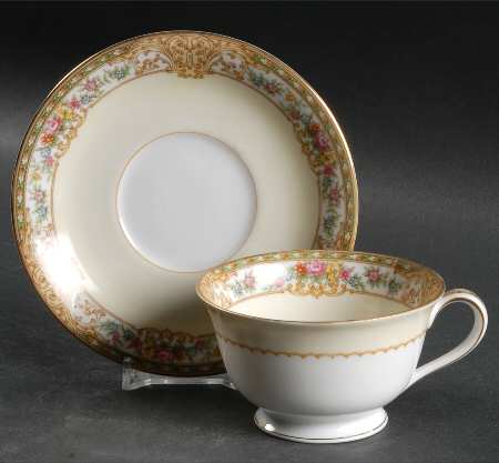 Lambeth Footed Cup & Saucer Set