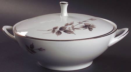 L'Amor Round Covered Vegetable