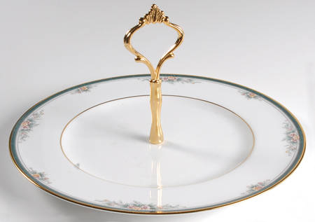 Landon Round Serving Plate with Handle (DP)