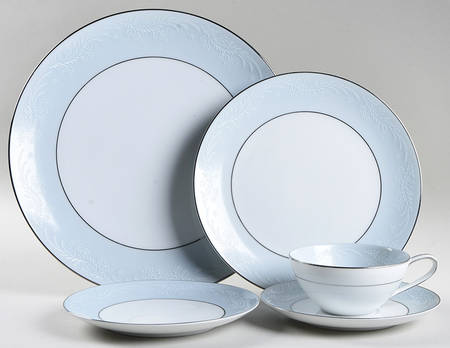 Laureate 5 Piece Place Setting by Noritake