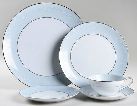 Laureate 40 Piece Estate Set