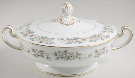 Laurette Round Covered Vegetable
