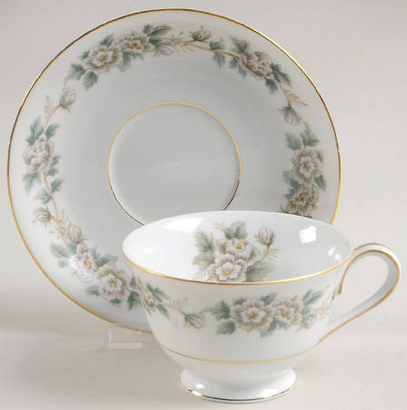 Laurette Footed Cup & Saucer Set