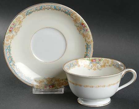 Lauritz Footed Cup & Saucer Set