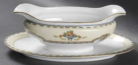 Lautana Gravy Boat with Attached Underplate