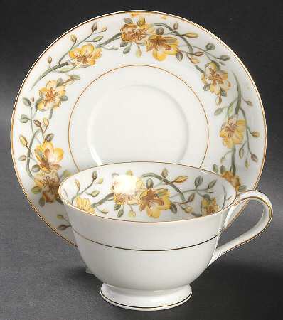 Laveta Footed Cup & Saucer Set