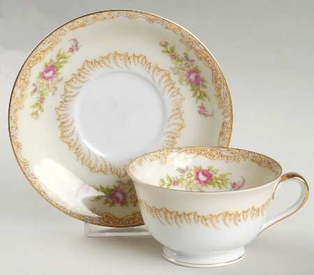 Lavegas Footed Cup & Saucer Set
