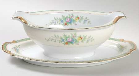 Leandro Gravy Boat with Attached Underplate