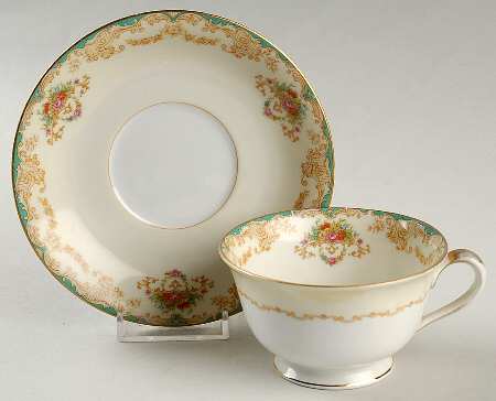 Lelda Footed Cup & Saucer Set