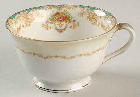 Lelda Footed Cup