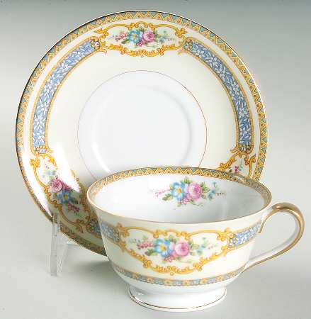 Lenore Footed Cup & Saucer Set