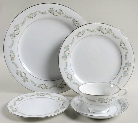 Leonore 40 Piece Estate Set