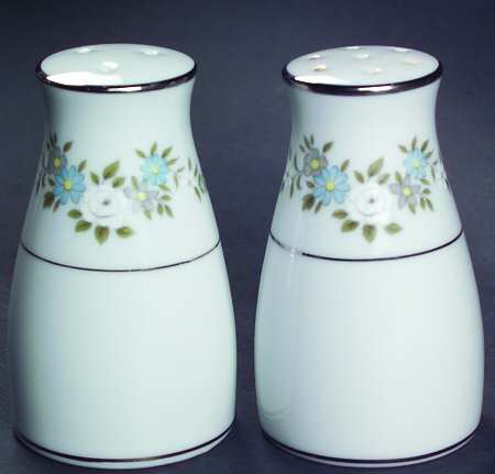 Leonore Salt & Pepper Set