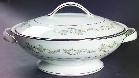 Leonore Round Covered Vegetable