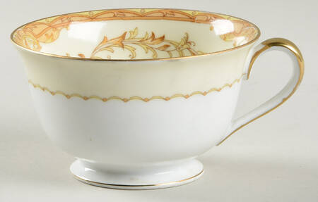 Leona Footed Cup