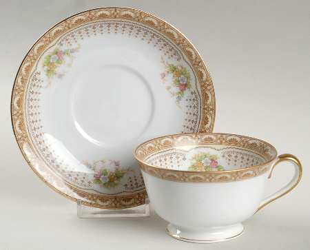 Leslie Footed Cup & Saucer Set