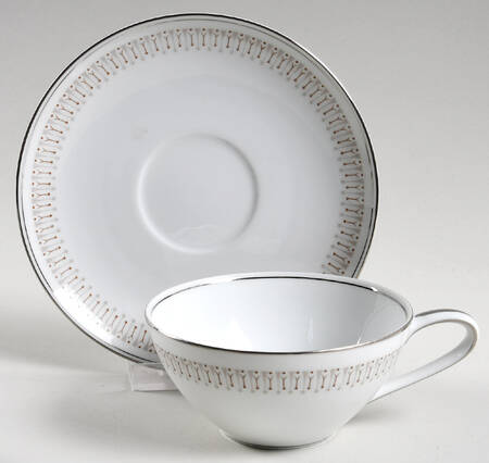 Leslie Flat Cup & Saucer Set