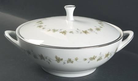 Lexington Round Covered Vegetable