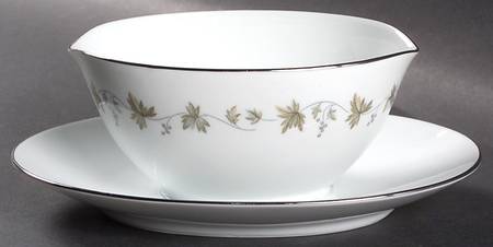 Lexington Gravy Boat with Attached Underplate