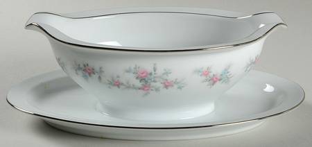 Lila Gravy Boat with Attached Underplate