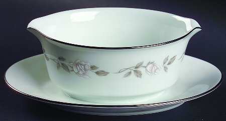 Lillian Gravy Boat with Attached Underplate