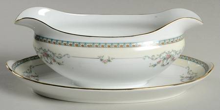Lincoln Gravy Boat with Attached Underplate
