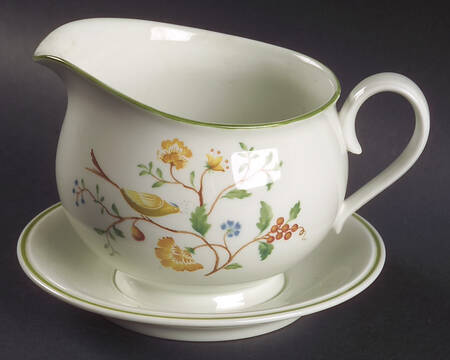 Lineage Gravy Boat with Attached Underplate