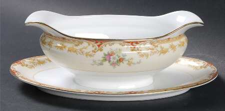 Lismore Gravy Boat with Attached Underplate