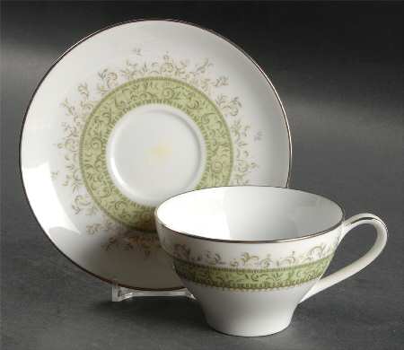 Lise Flat Cup & Saucer Set
