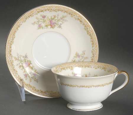 Lois Footed Cup & Saucer Set