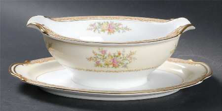 Lois Gravy Boat with Attached Underplate