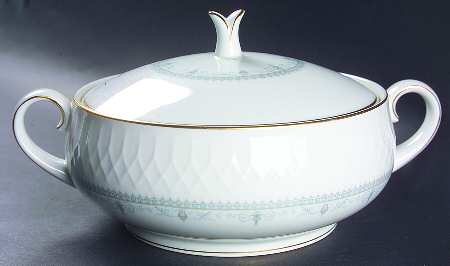 Lorenzo Round Covered Vegetable
