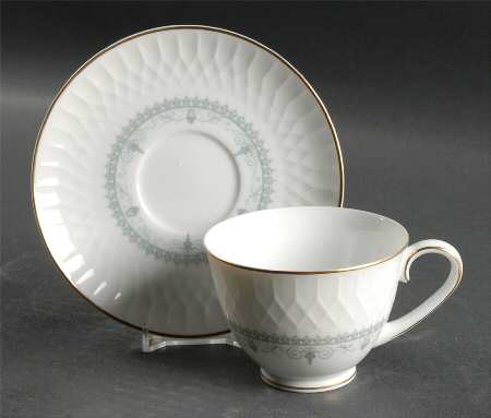 Lorenzo Footed Cup & Saucer Set