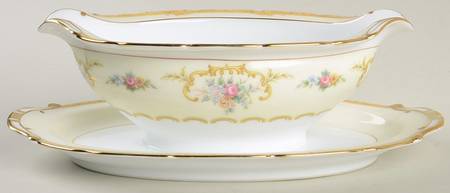 Lotus Gravy Boat with Attached Underplate