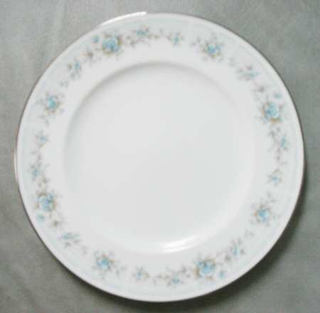 Lotis Dinner Plate