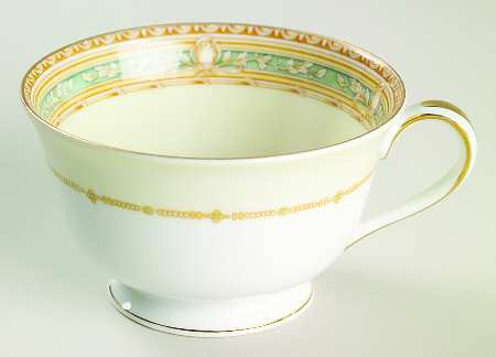 Lucetta Footed Cup