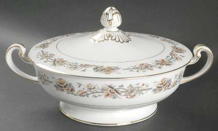 Lucerne Round Covered Vegetable