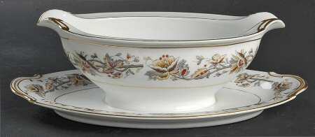 Lucerne Gravy Boat with Attached Underplate