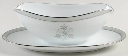 Lucille Gravy Boat with Attached Underplate