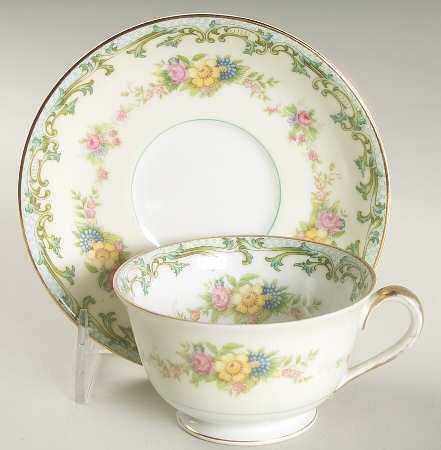 Lucia Footed Cup & Saucer Set
