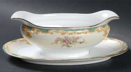 Luray Gravy Boat with Attached Underplate