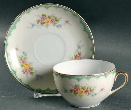 Luverne Flat Cup & Saucer Set