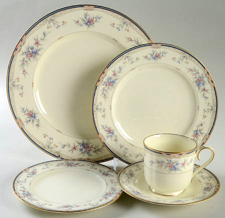 Lylewood 40 Piece Estate Set