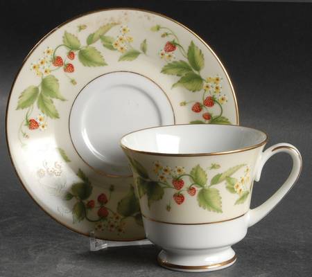 Lynbrook Footed Cup & Saucer Set