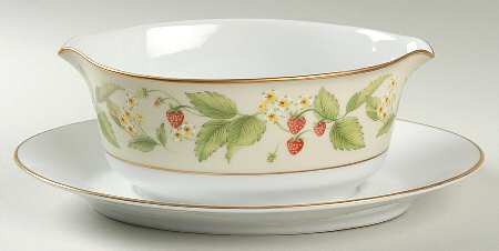 Lynbrook Gravy Boat with Attached Underplate