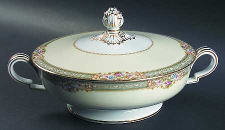 Lynbrook Round Covered Vegetable