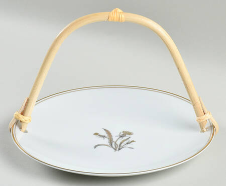 Lynne 5 3/8"-5 5/8" Bamboo Handled Serving Plate  HC