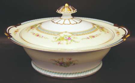 Lynrose Round Covered Vegetable
